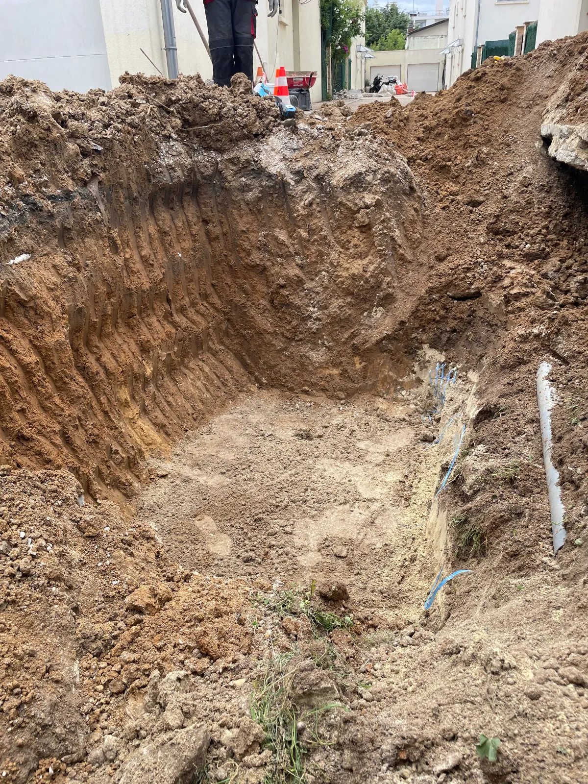 Fouille profonde de terrassement sur un terrain en Essonne
